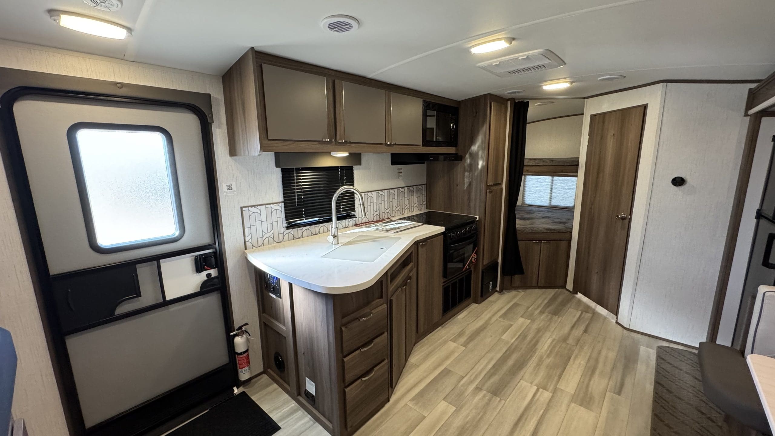 2023 RADIANCE 25BH by CRUISER RV - Image 12