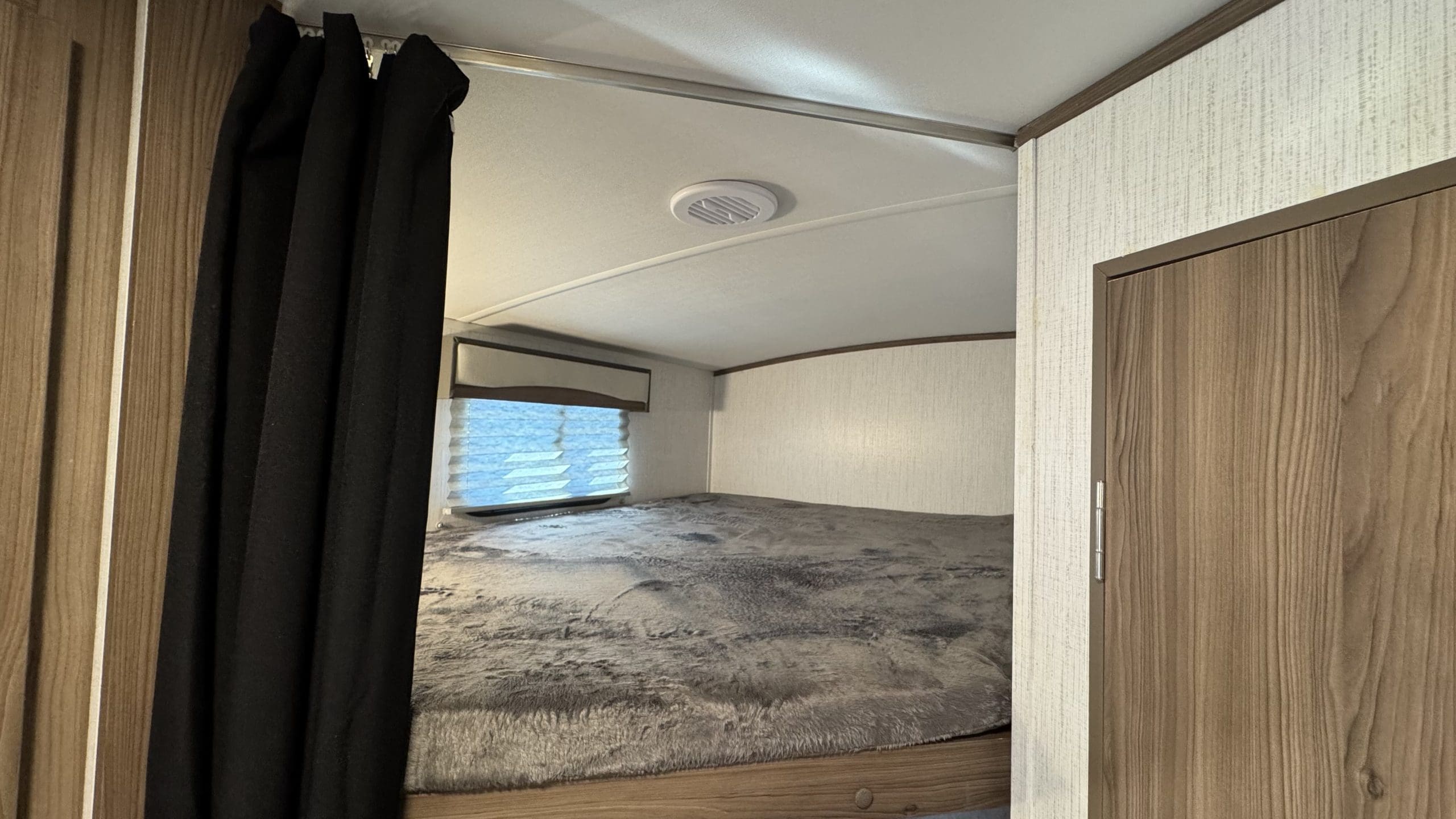 2023 RADIANCE 25BH by CRUISER RV - Image 16