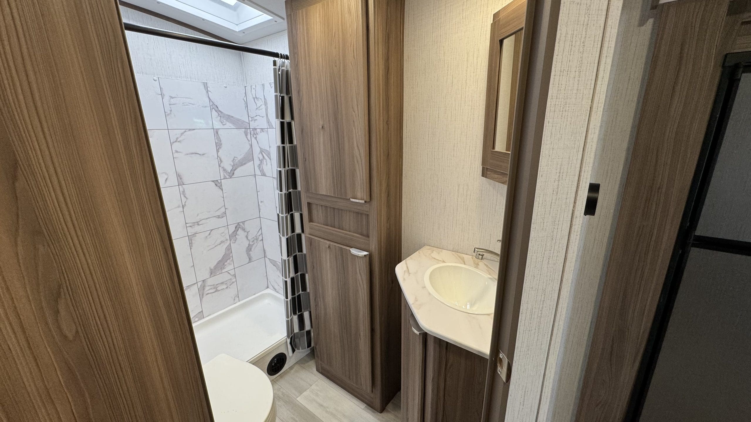 2023 RADIANCE 25BH by CRUISER RV - Image 22