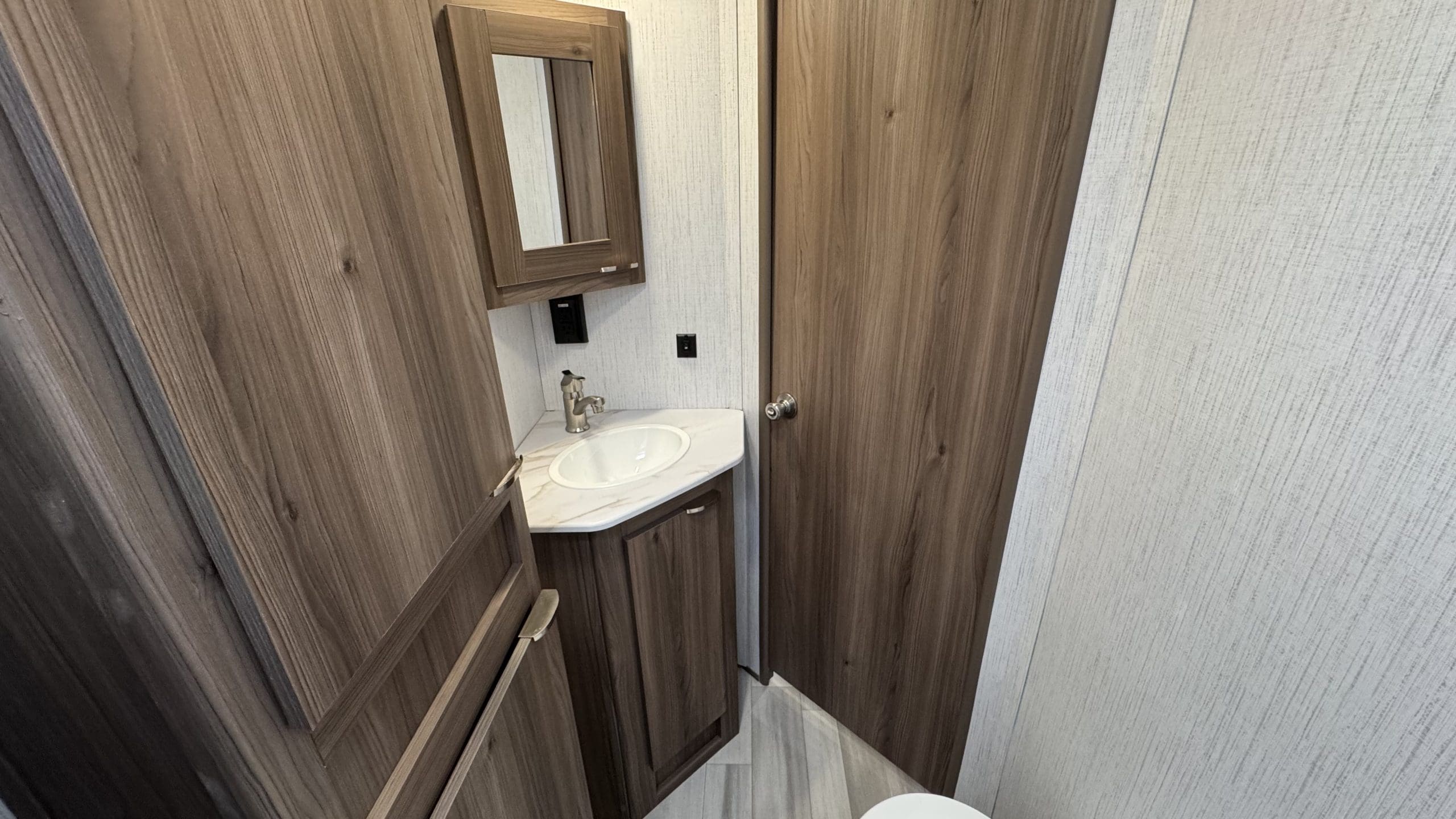 2023 RADIANCE 25BH by CRUISER RV - Image 24