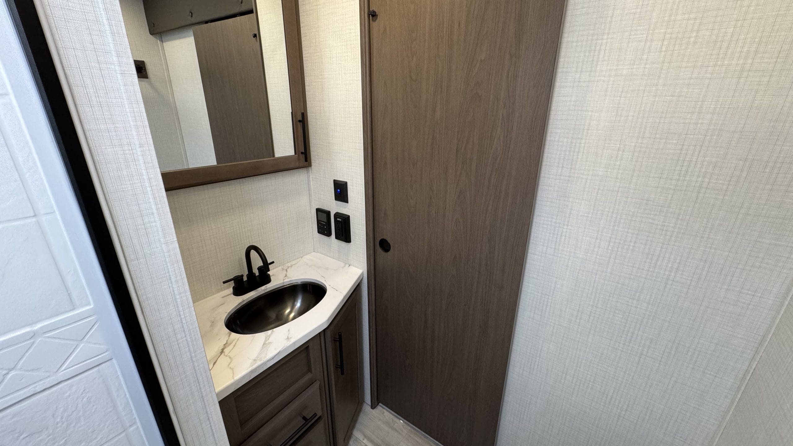 2026 COUGAR 29RLP by KEYSTONE - Image 27