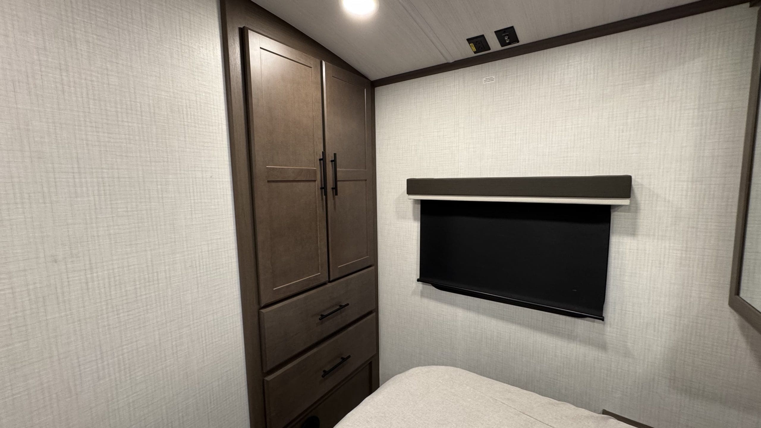 2026 COUGAR 29RLP by KEYSTONE - Image 30