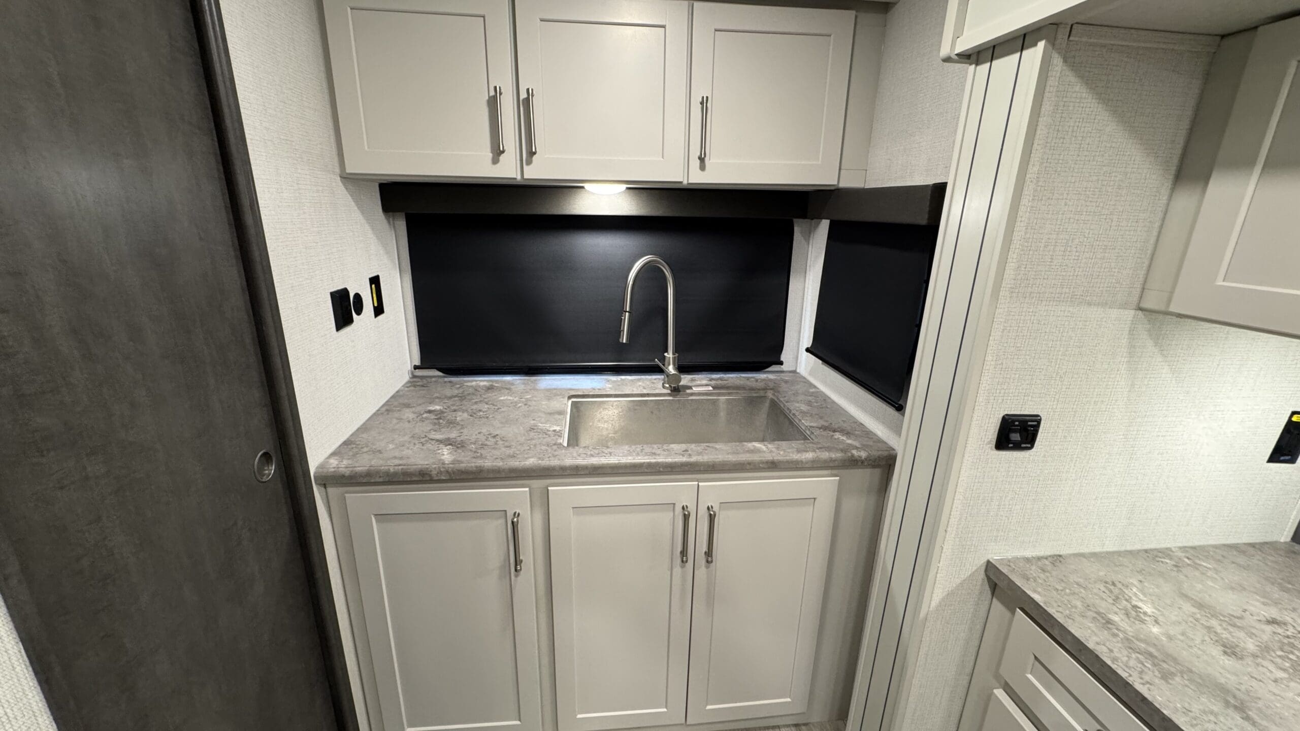 2025 COUGAR 22MLS by KEYSTONE - Image 24