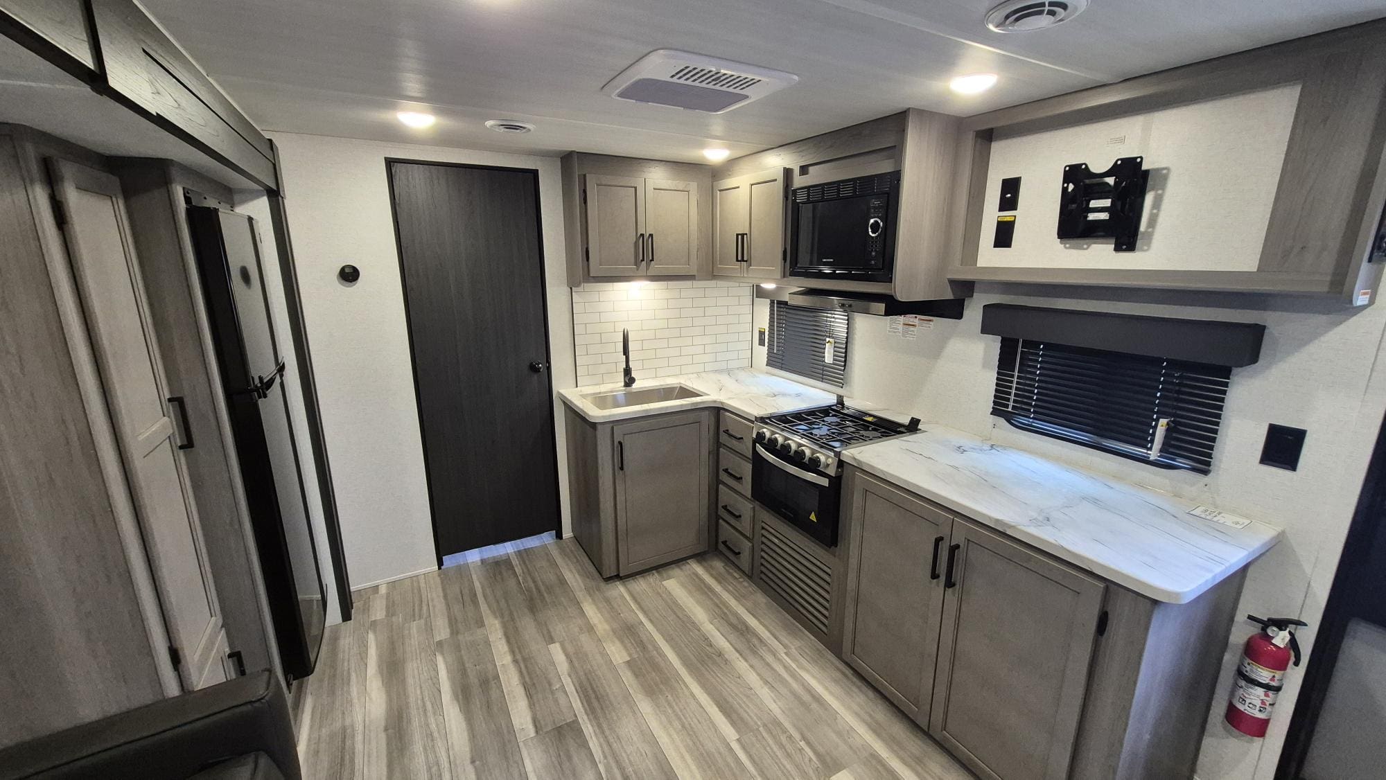 2024 HIDEOUT 25RDS by KEYSTONE - Image 9