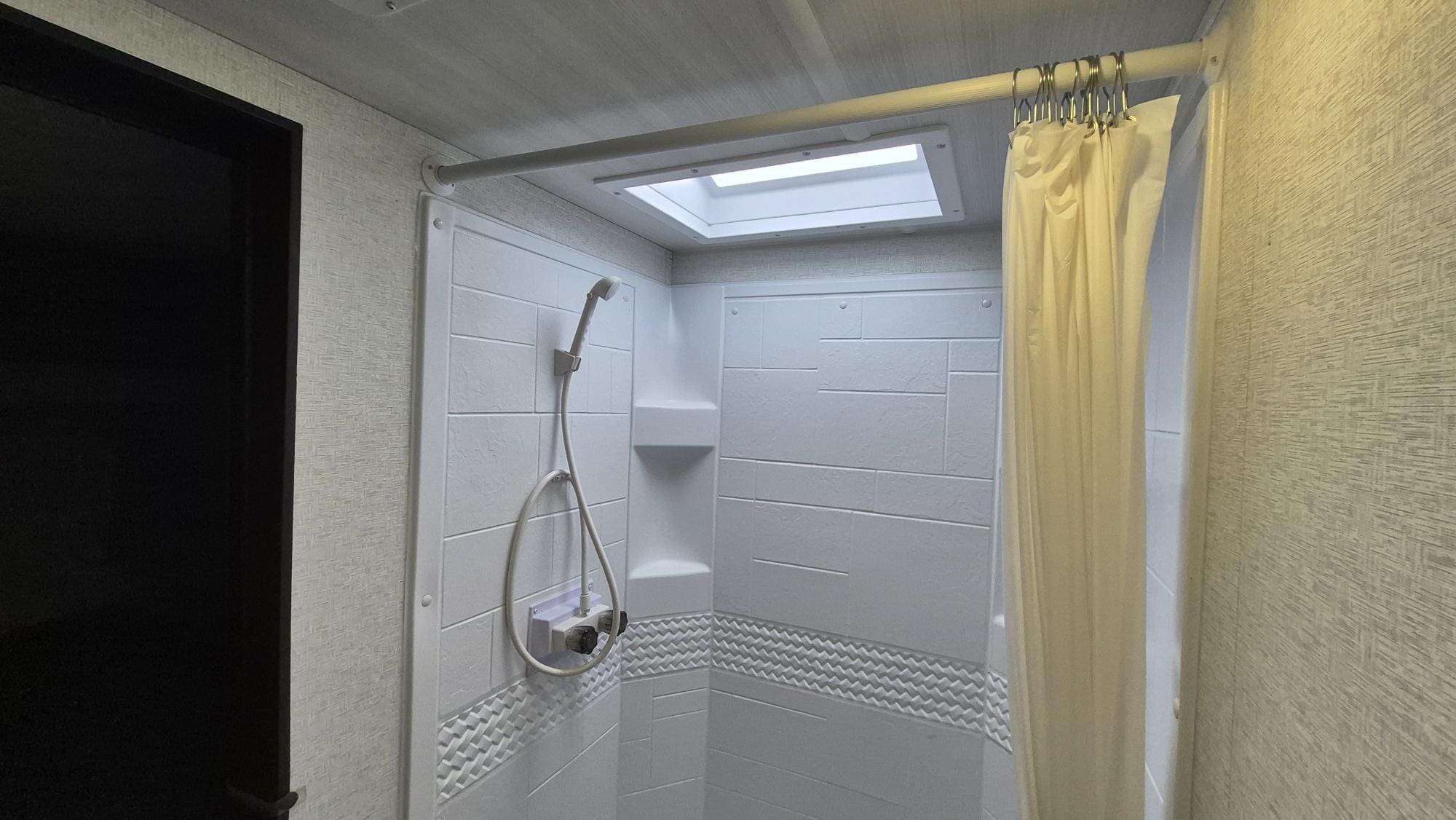 2024 HIDEOUT 25RDS by KEYSTONE - Image 18