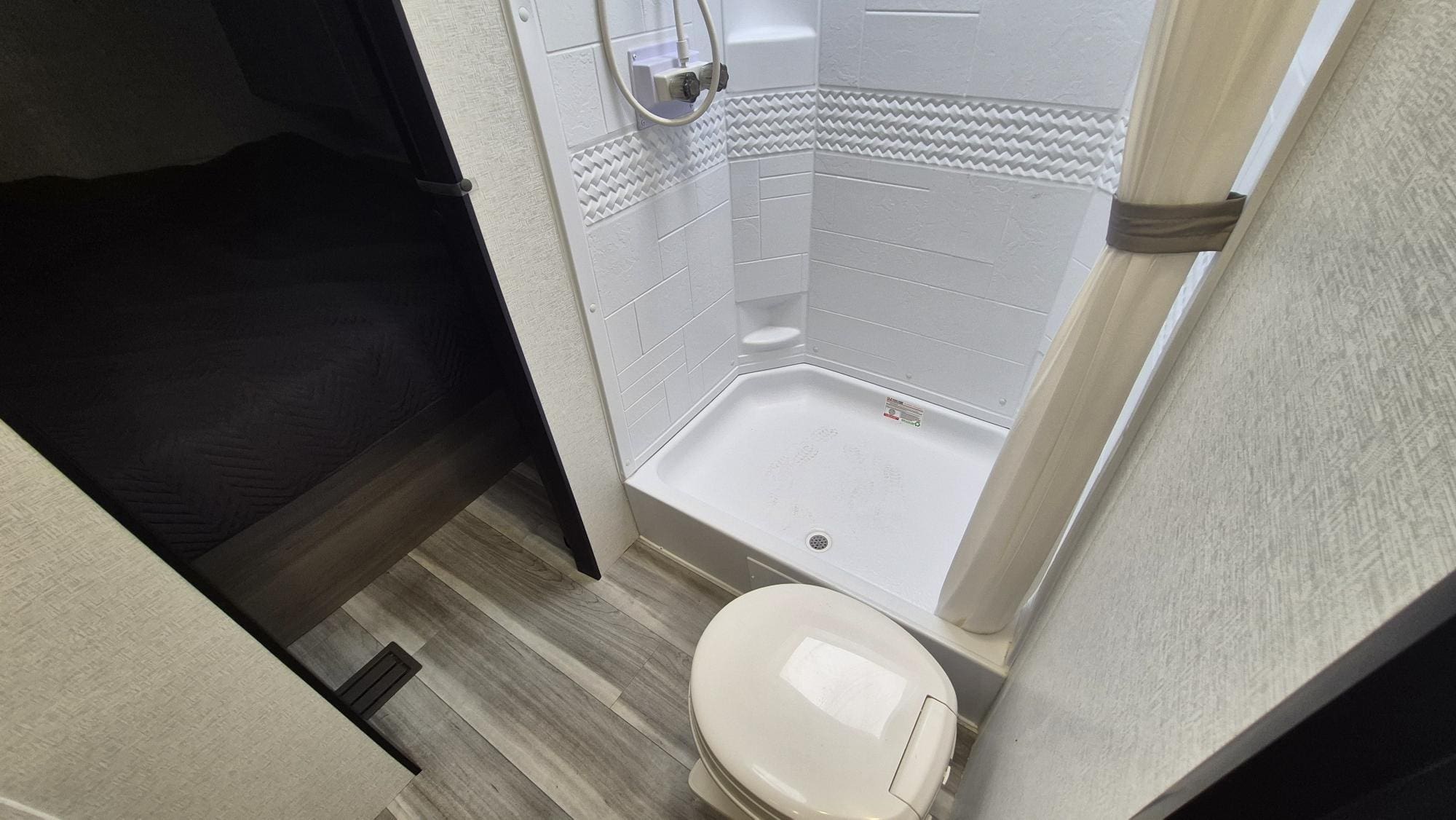 2024 HIDEOUT 25RDS by KEYSTONE - Image 17