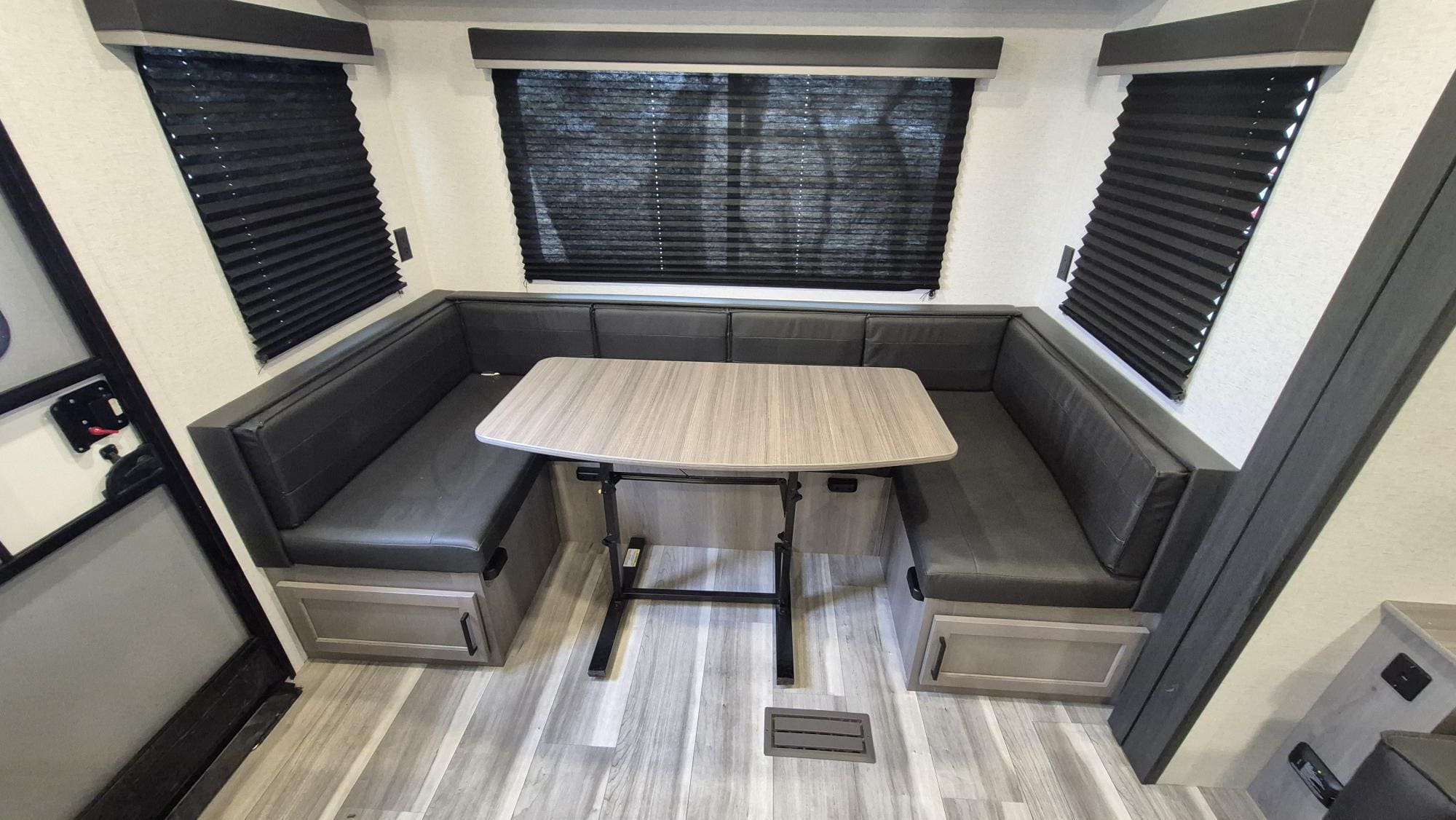 2024 HIDEOUT 25RDS by KEYSTONE - Image 10