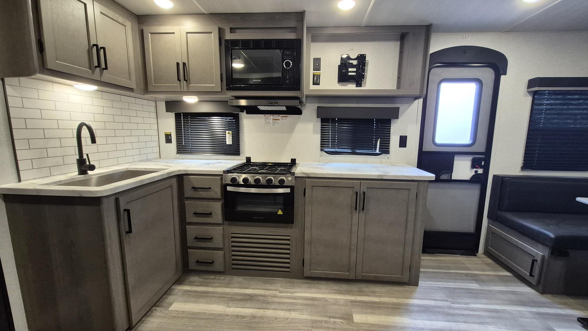 2024 HIDEOUT 25RDS by KEYSTONE - Image 7