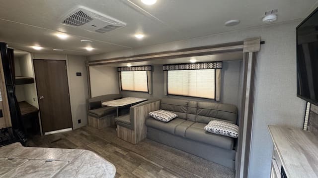 2021 COACHMEN 261BHS by FOREST RIVER - Image 12