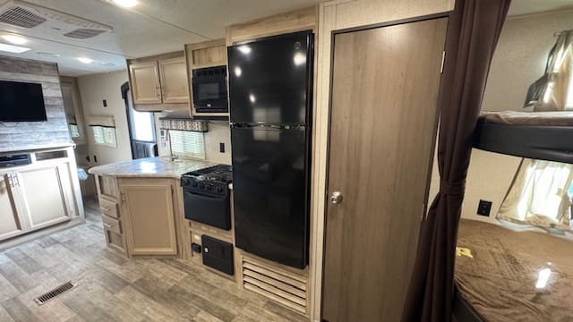 2021 COACHMEN 261BHS by FOREST RIVER - Image 11