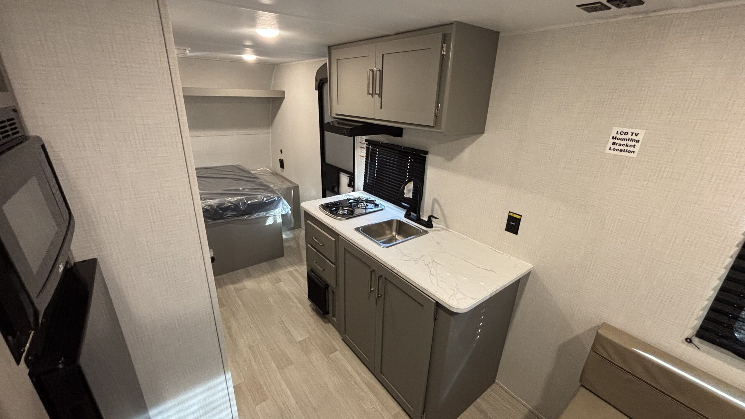 2026 HIDEOUT 177RD by KEYSTONE - Image 8