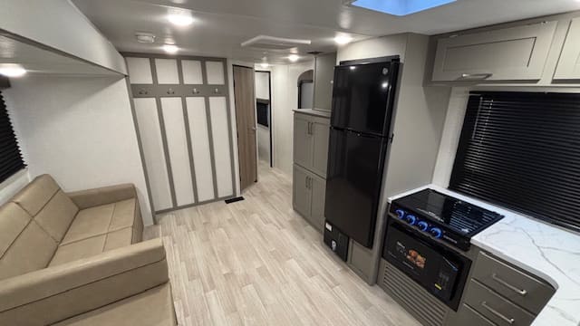 2026 HIDEOUT 291BR by KEYSTONE - Image 9