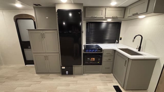 2026 HIDEOUT 291BR by KEYSTONE - Image 10