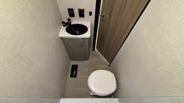 2026 HIDEOUT 291BR by KEYSTONE - Image 24