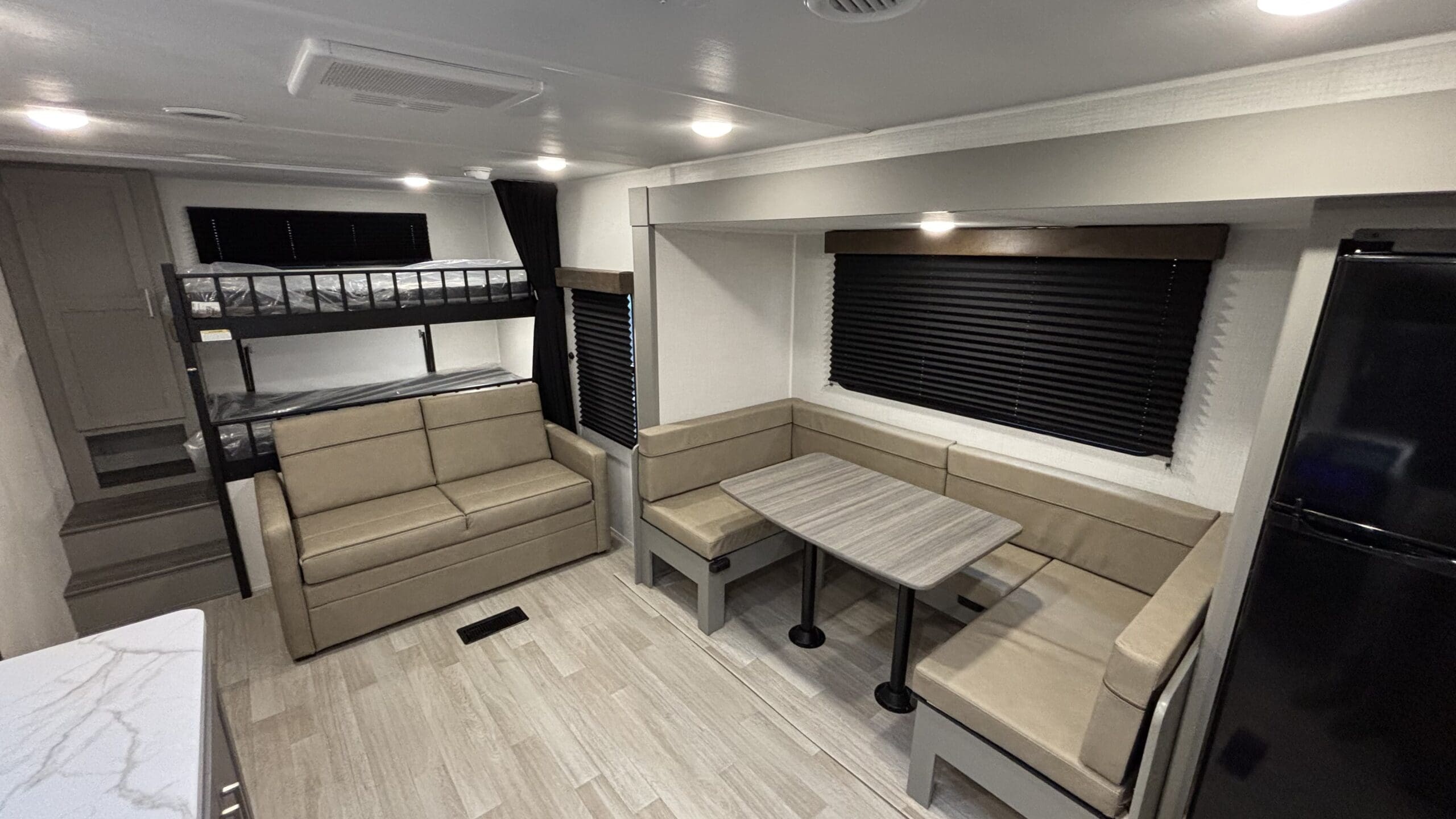 2026 HIDEOUT 284BH by KEYSTONE - Image 8