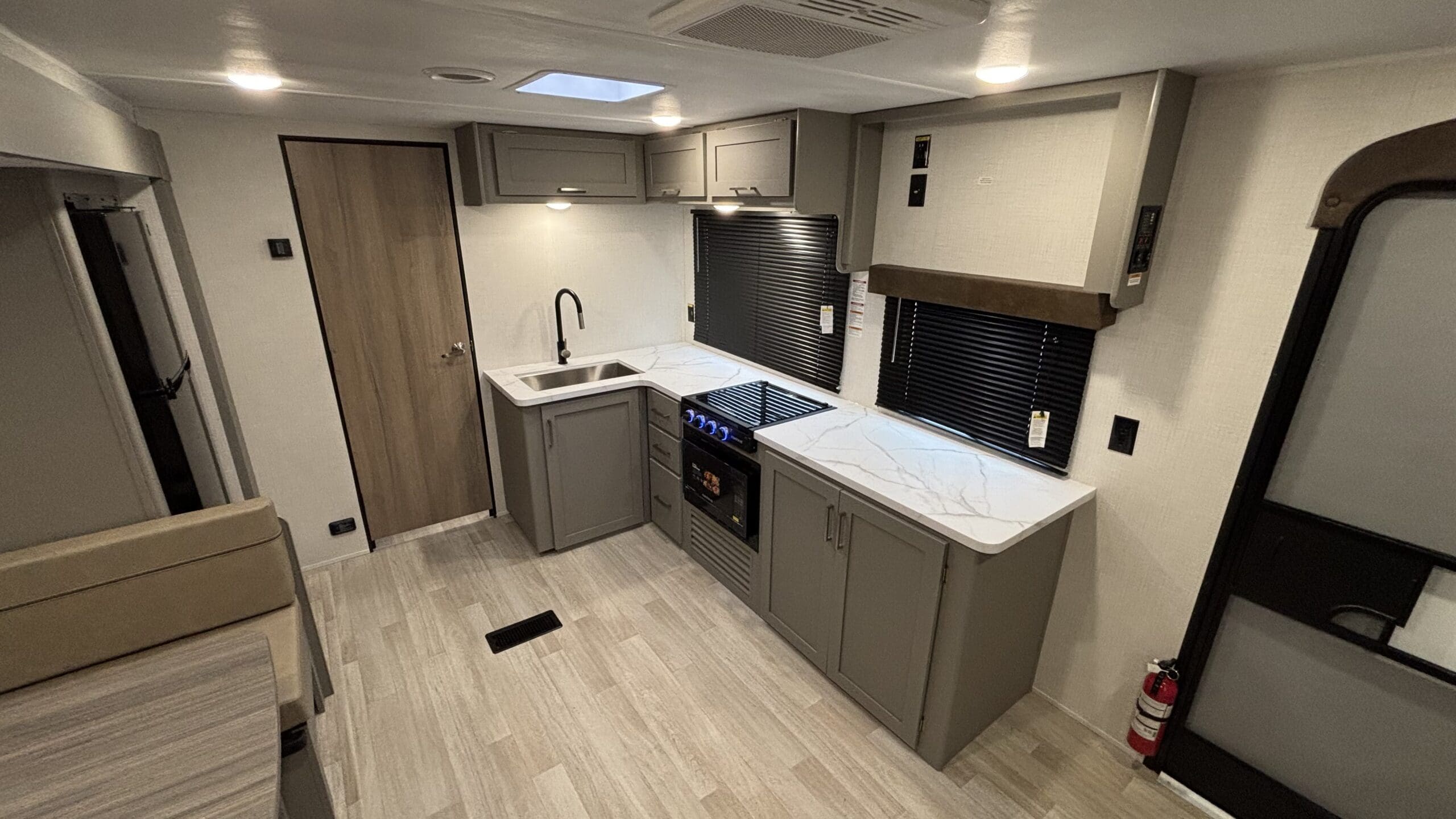 2026 HIDEOUT 284BH by KEYSTONE - Image 11