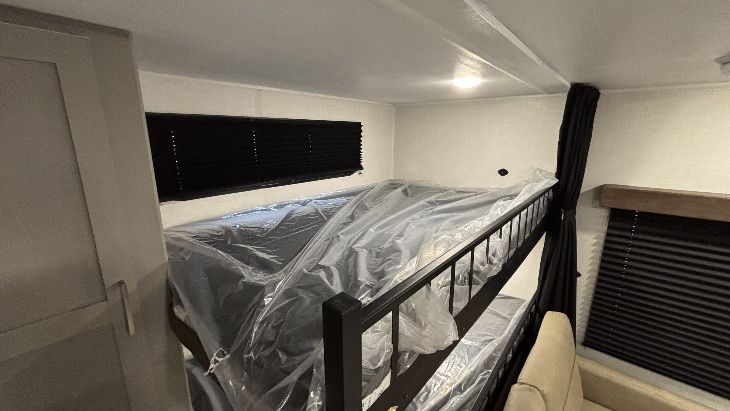 2026 HIDEOUT 284BH by KEYSTONE - Image 16