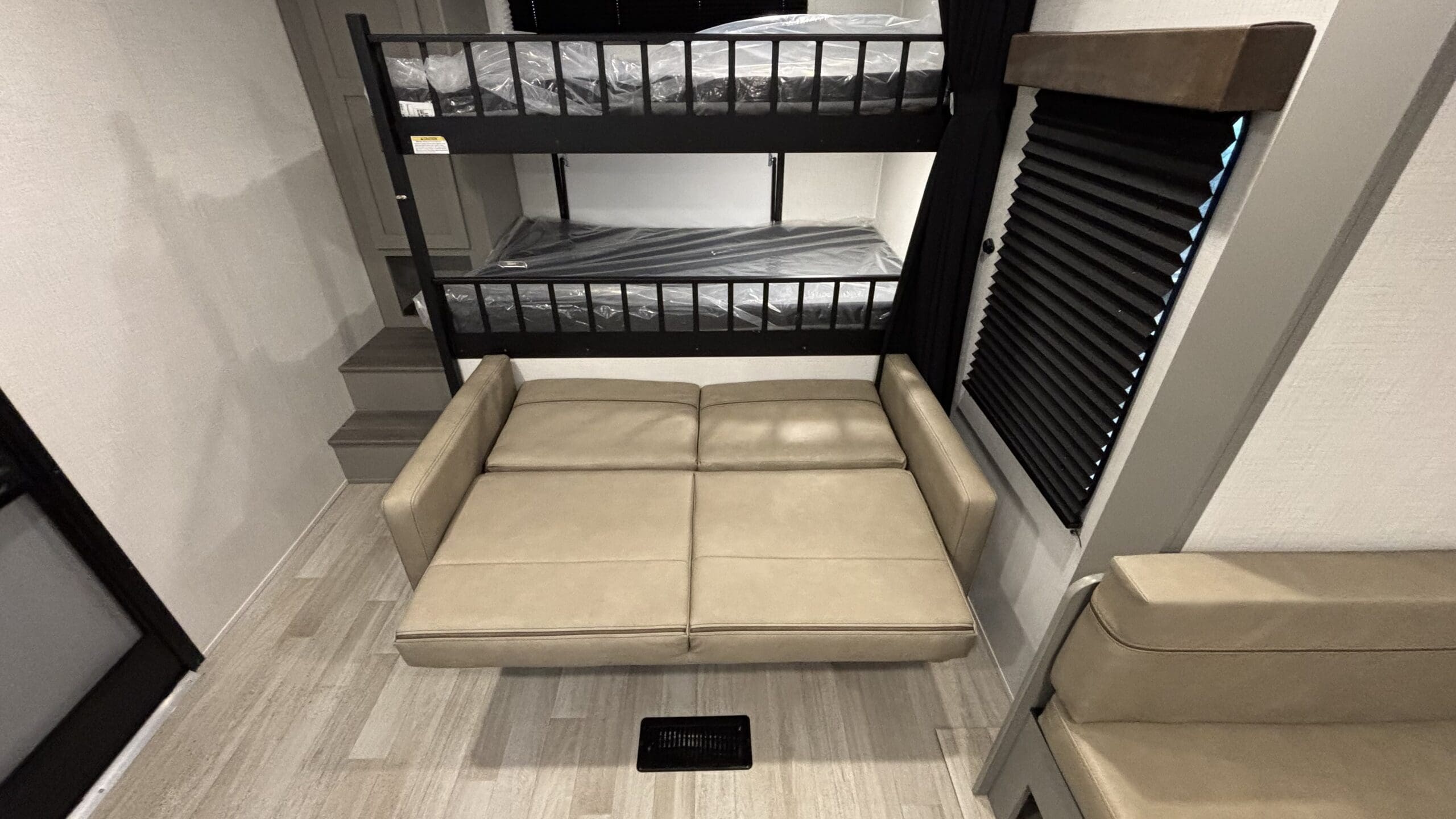 2026 HIDEOUT 284BH by KEYSTONE - Image 19