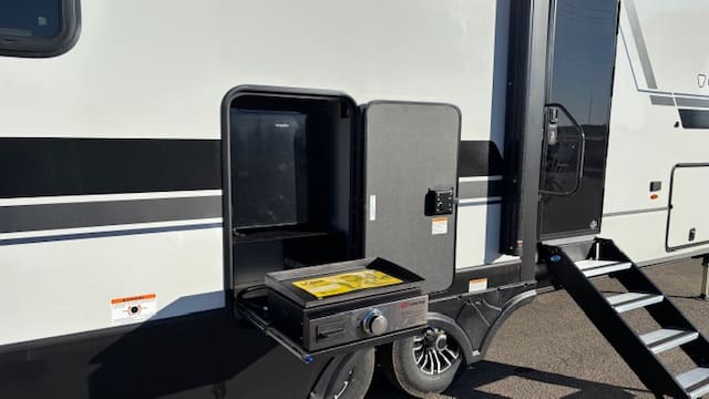 2026 HC MONTANA 311RD by KEYSTONE - Image 7