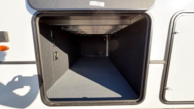 2026 HC MONTANA 311RD by KEYSTONE - Image 9