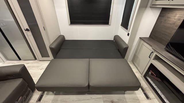 2026 HC MONTANA 311RD by KEYSTONE - Image 18