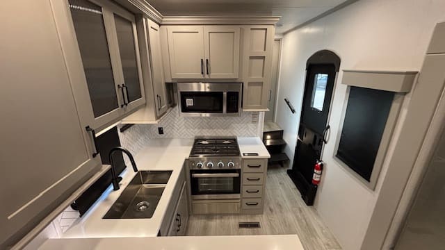 2026 HC MONTANA 311RD by KEYSTONE - Image 24