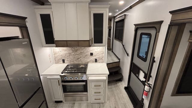 2026 MONTANA 3231CK by KEYSTONE - Image 11