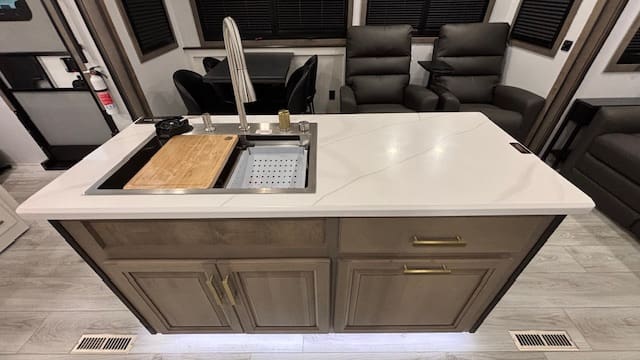 2026 MONTANA 3231CK by KEYSTONE - Image 15