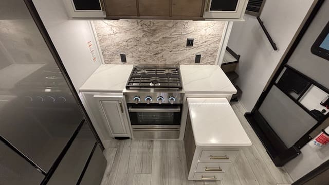 2026 MONTANA 3231CK by KEYSTONE - Image 14