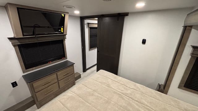 2026 MONTANA 3231CK by KEYSTONE - Image 26