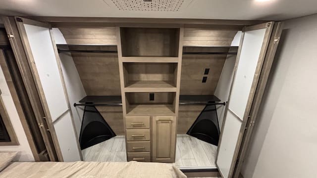 2026 MONTANA 3231CK by KEYSTONE - Image 32