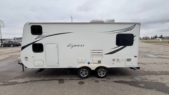 2017 EXPRESS E19QBH by TRAVEL LITE - Image 4