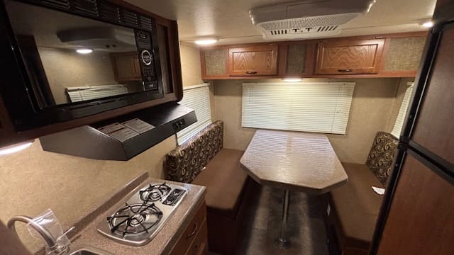 2017 EXPRESS E19QBH by TRAVEL LITE - Image 7