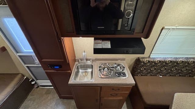 2017 EXPRESS E19QBH by TRAVEL LITE - Image 10