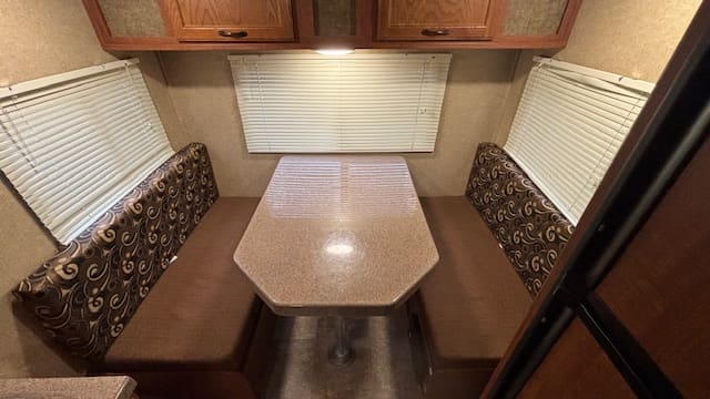 2017 EXPRESS E19QBH by TRAVEL LITE - Image 11