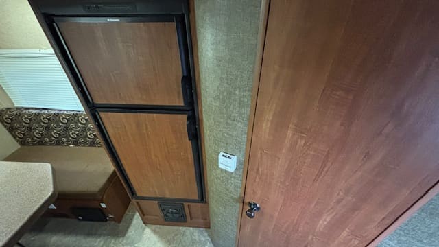 2017 EXPRESS E19QBH by TRAVEL LITE - Image 12