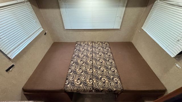 2017 EXPRESS E19QBH by TRAVEL LITE - Image 20