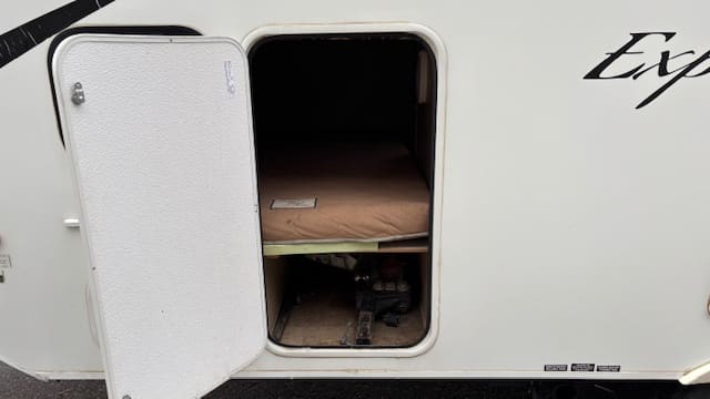 2017 EXPRESS E19QBH by TRAVEL LITE - Image 21