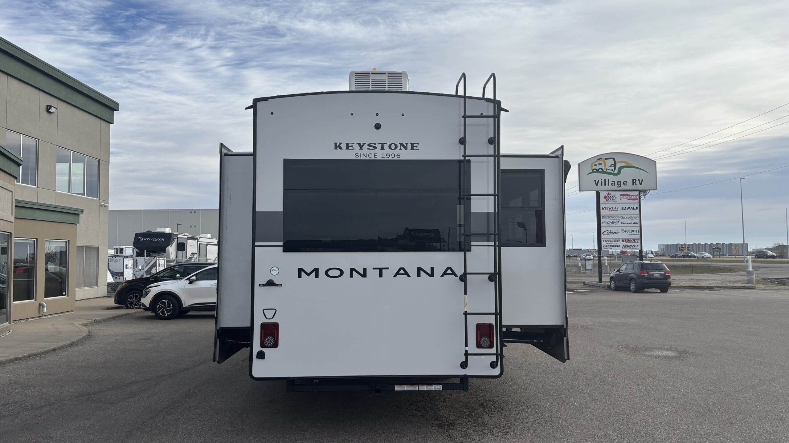 2026 MONTANA 3231CK by KEYSTONE - Image 5