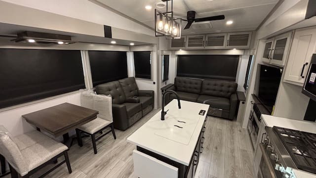 2026 HC MONTANA 295RL by KEYSTONE - Image 9