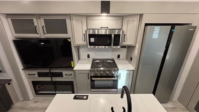 2026 HC MONTANA 295RL by KEYSTONE - Image 13