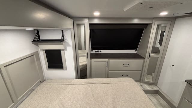 2026 HC MONTANA 295RL by KEYSTONE - Image 27