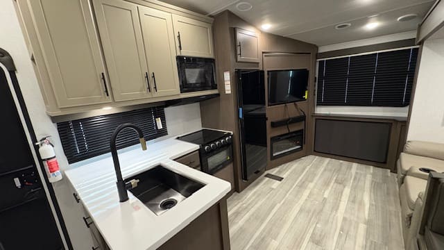 2026 COUGAR 2400RE by KEYSTONE - Image 7