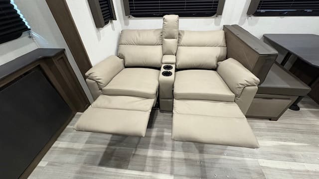 2026 COUGAR 2400RE by KEYSTONE - Image 13