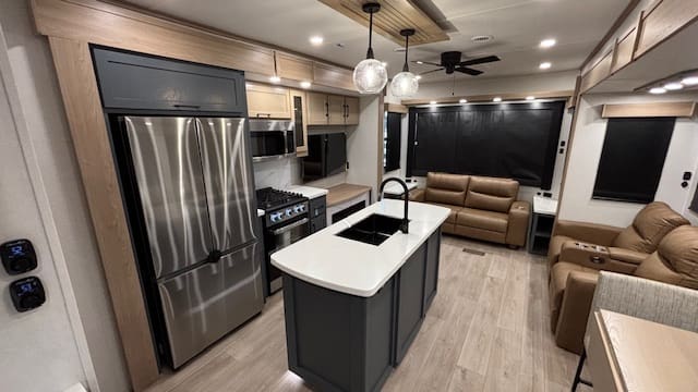 2026 HAMPTON 372FDB by CROSSROADS - Image 6