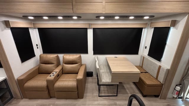 2026 HAMPTON 372FDB by CROSSROADS - Image 11