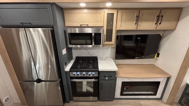 2026 HAMPTON 372FDB by CROSSROADS - Image 13