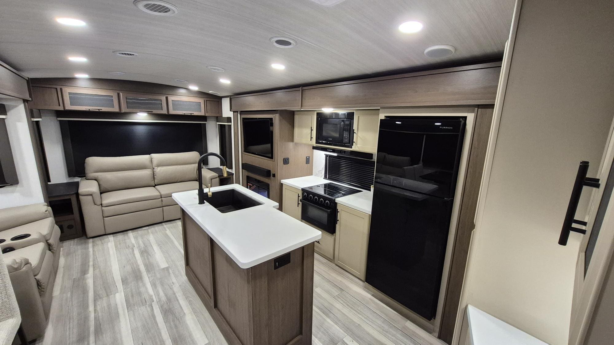 2026 COUGAR 33RLI by KEYSTONE - Image 6