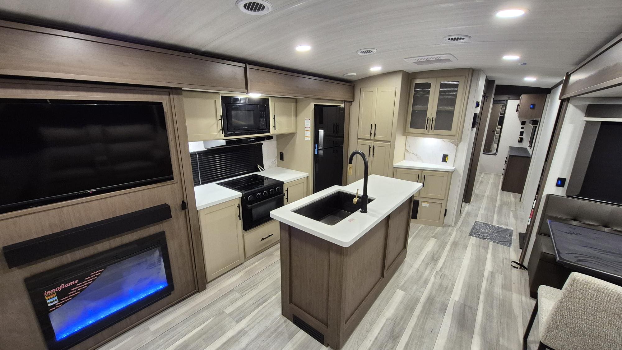 2026 COUGAR 33RLI by KEYSTONE - Image 8