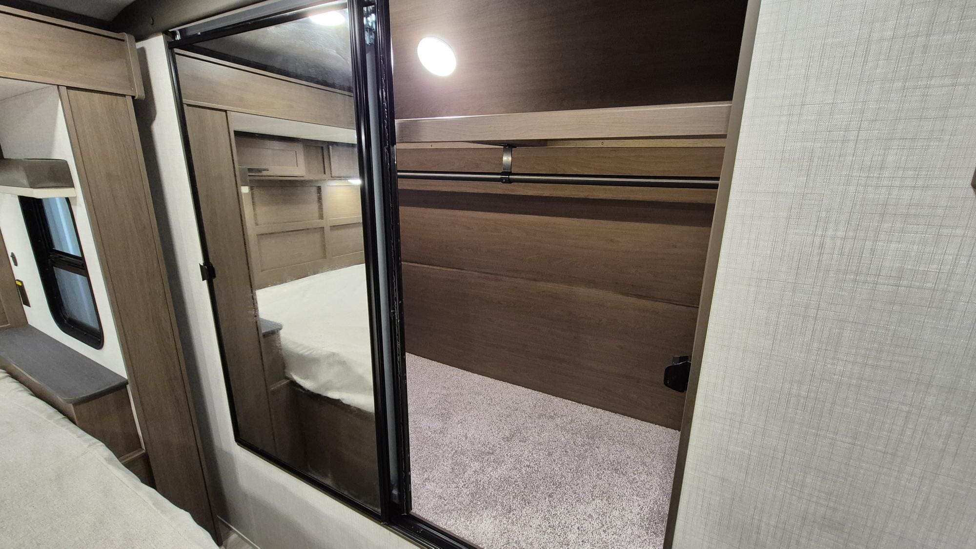 2026 COUGAR 33RLI by KEYSTONE - Image 22